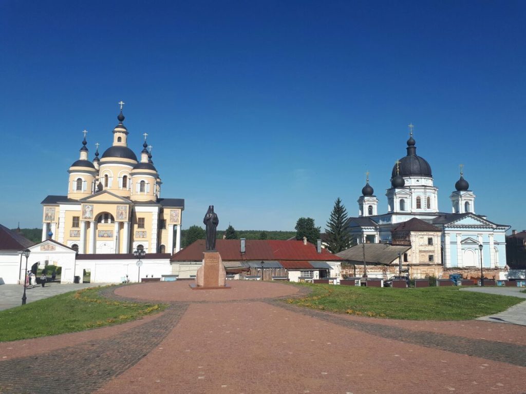 Управляющий делами Московской Патриархии в праздник перенесения мощей святителя Феофана Затворника возглавил торжества в Успенском Вышенском монастыре