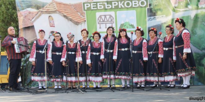 Благотворителен концерт събра средства за ремонт на храма в с. Ребърково