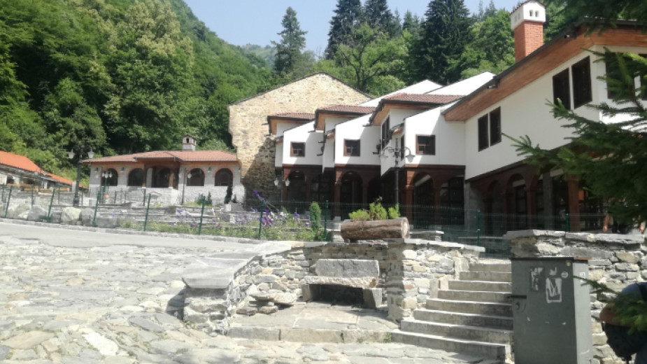 Завършва строежът на новата административна сграда при Самоковската порта до Рилския манастир