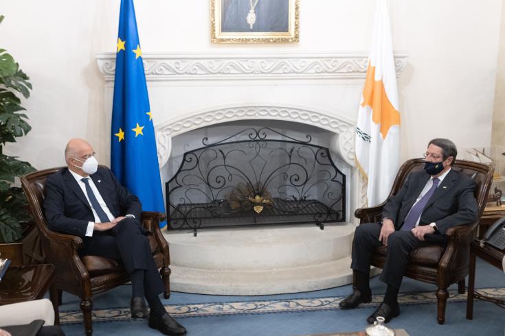 Συνάντηση Δένδια-ΠτΚΔ: “Στενή συνεργασία Ελλάδας-Κύπρου”