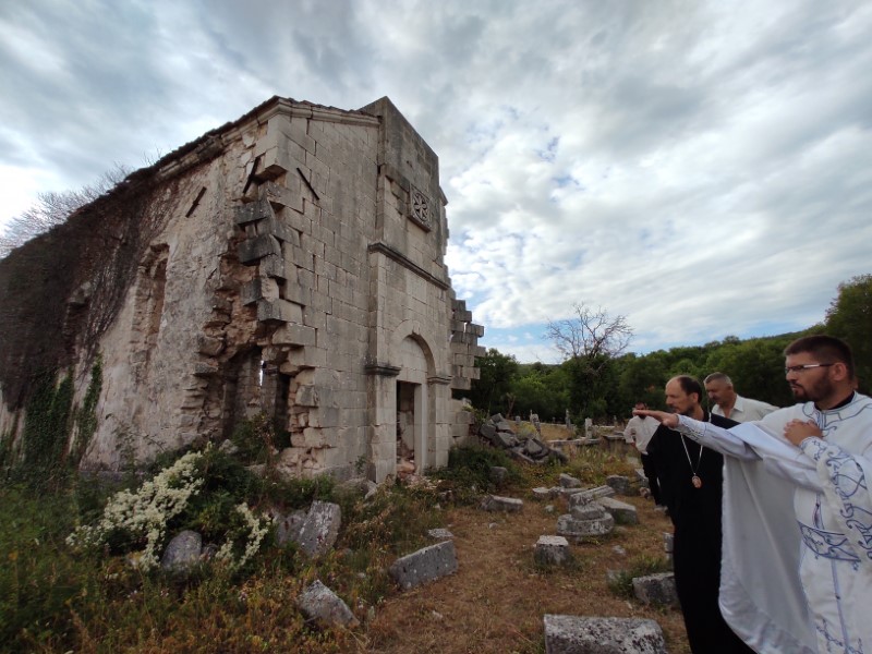 Архијерјска Литургија у Горњем Храсну