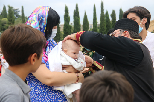 Патријарх грузијски Илија крстио 1200 новорођенчади