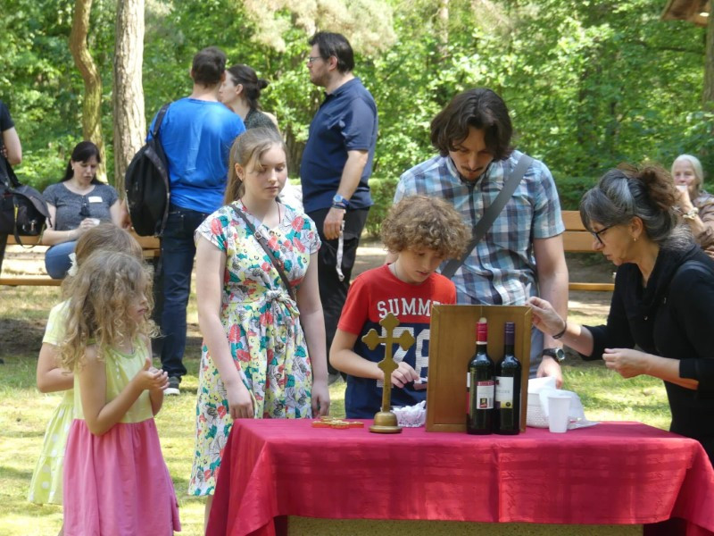 Парастос на ратном гробљу Лукенвалдеу