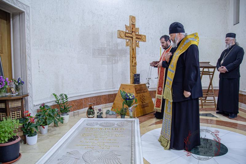 Τρισάγιο στον τάφο του μακαριστού Μητροπολίτη Αμφιλοχίου