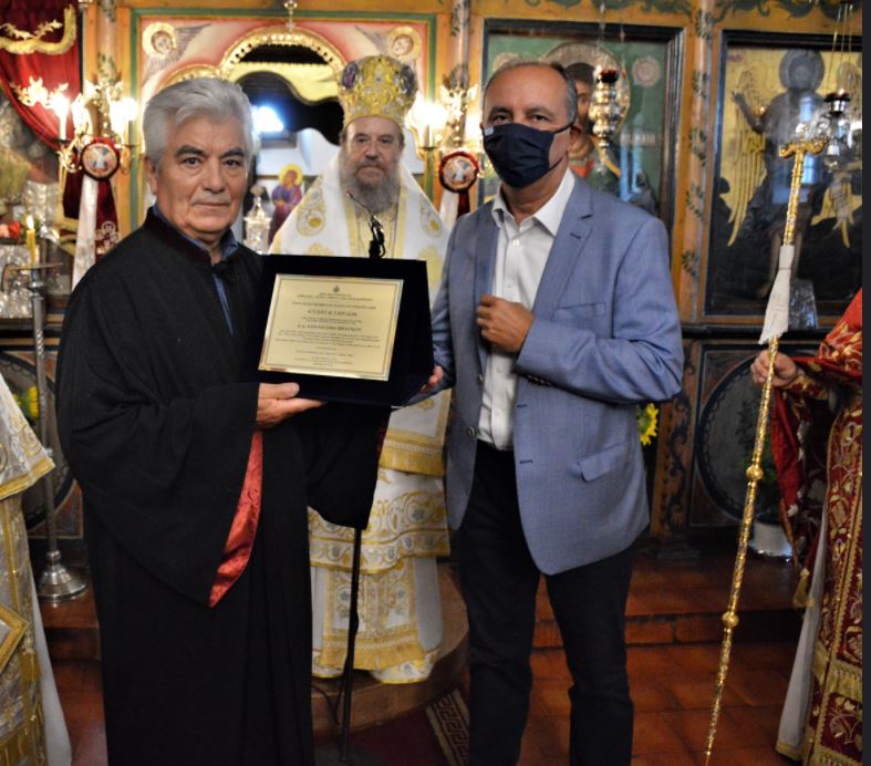 Τιμήθηκε από τον Μητροπολίτη για την αφιλοκερδή προσφορά του