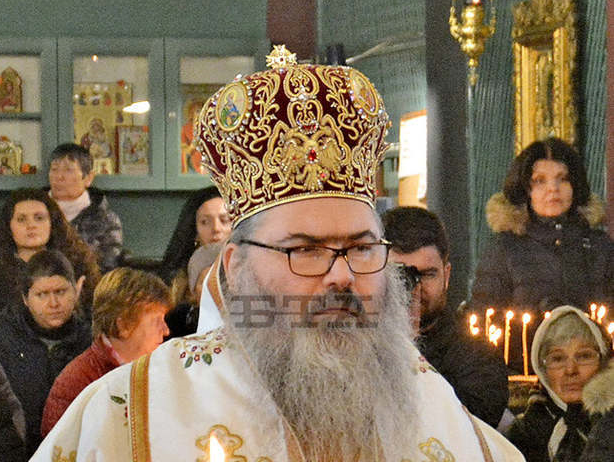 Митрополит Йоан освети параклис в двора на онкоболницата във Варна