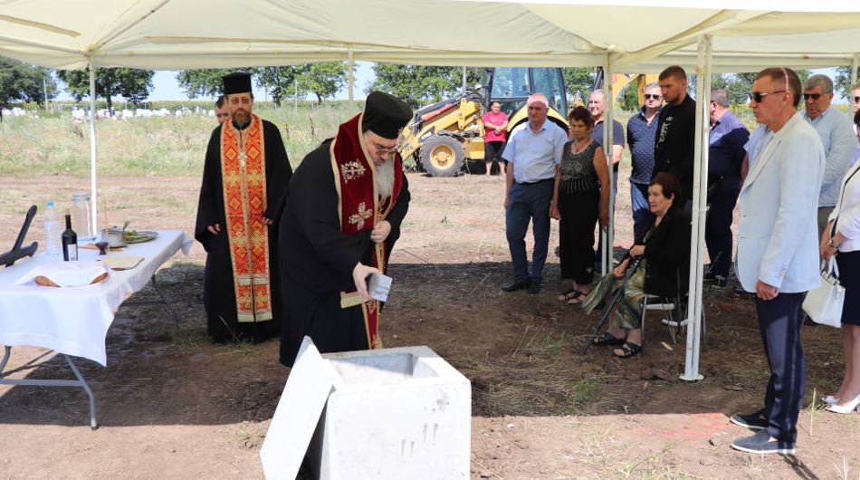 Θεμελίωση παρεκκλησίου σε κοιμητήριο στη Βουλγαρία