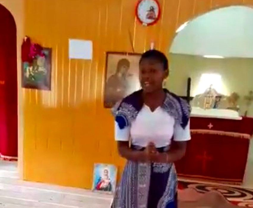 Η Παυλίνα από την Κένυα αγαπάει να γίνει δημοσιογράφος