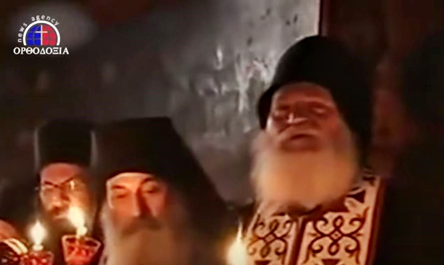 2009: Συγκίνηση στην Εξόδιο του Ιωσήφ του Βατοπαιδινού (ΒΙΝΤΕΟ)