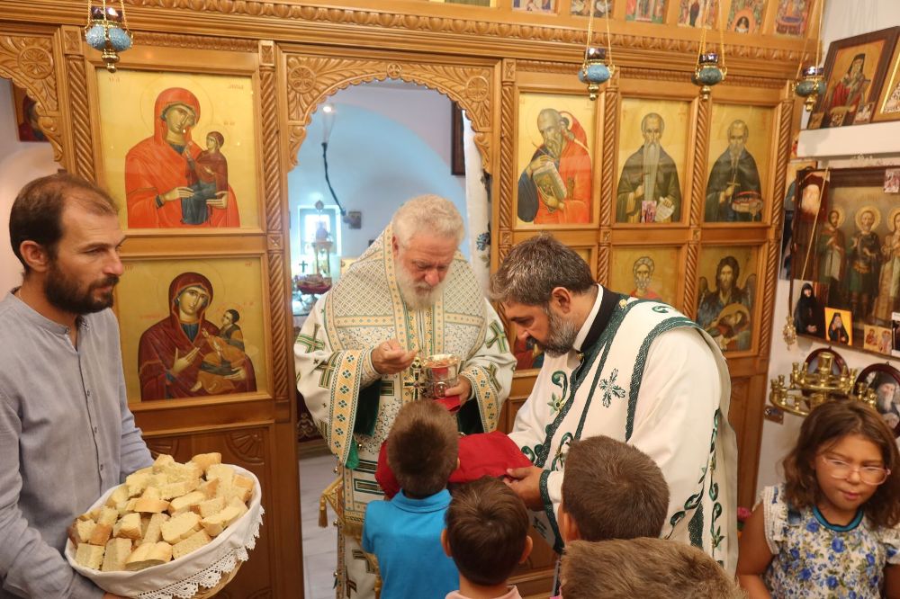 Ο Μητροπολίτης Σύρου ιερούργησε στη Μύκονο