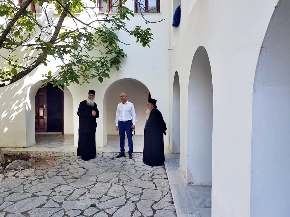 Ο Υφ. Περιβάλλοντος στην πληγείσα Ιερά Μονή Αγίας Παρασκευής