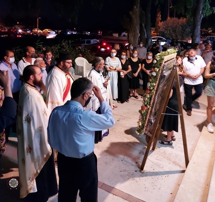 Πλήθος κόσμου στο Παραλίμνι για τον Άγιο Παντελεήμονα