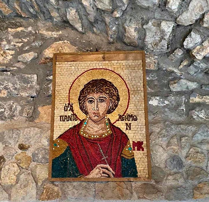 Του Αγίου Παντελεήμονα στην Ιερά Μονή της Τήλου (ΦΩΤΟ)