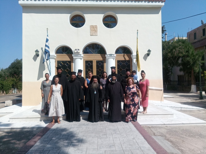 Ο Μητροπολίτης Χίου με τους νέους Κληρικούς και τις Πρεσβυτέρες
