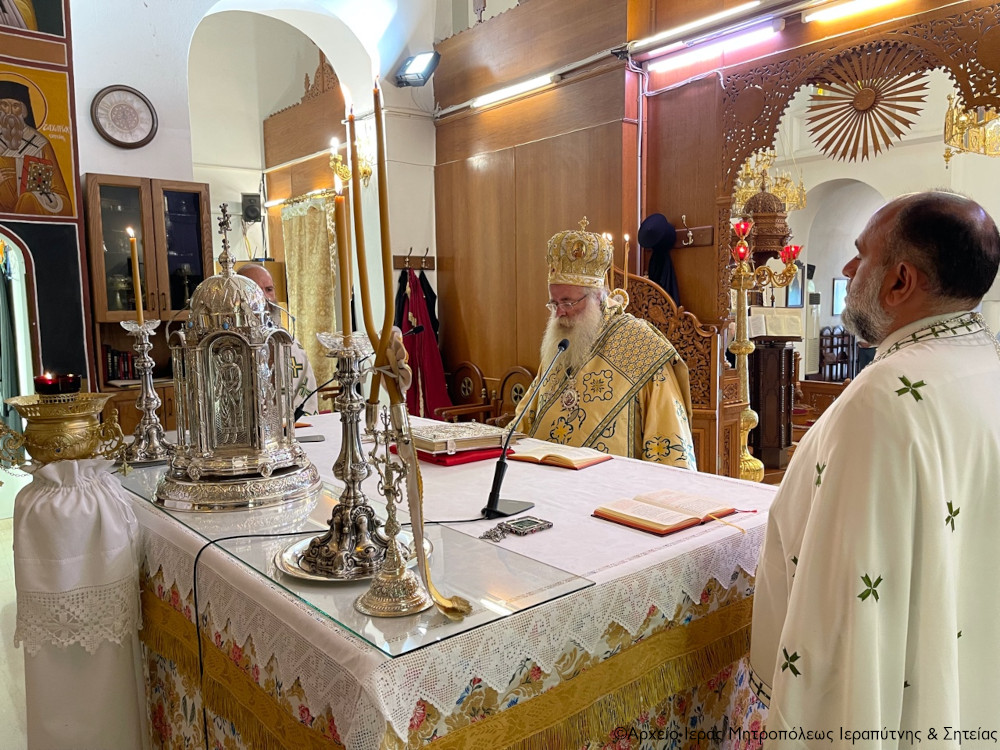 Ο Μητροπολίτης Ιεραπύτνης ιερούργησε στον Ιερό Καθεδρικό Ναό Αγίας Φωτεινής