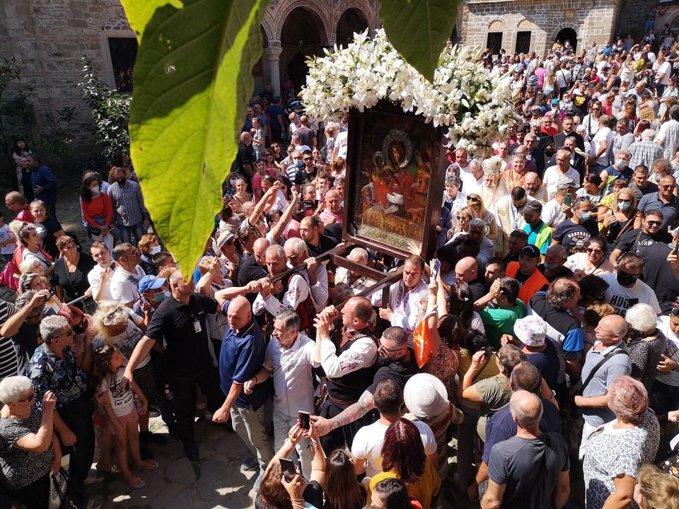 Λιτάνευση της Παναγίας Τριχερούσας στην Ιερά Μονή Τρωιάν