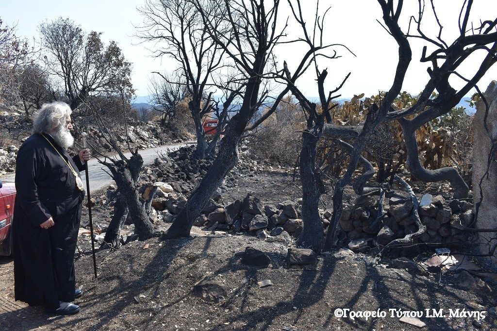 Ο Μητροπολίτης Μάνης στον πυρόπληκτο οικισμό Τόμπρα