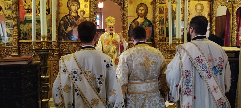 Χειροτονία διακόνου από τον Αρχιεπίσκοπο Αμερικής