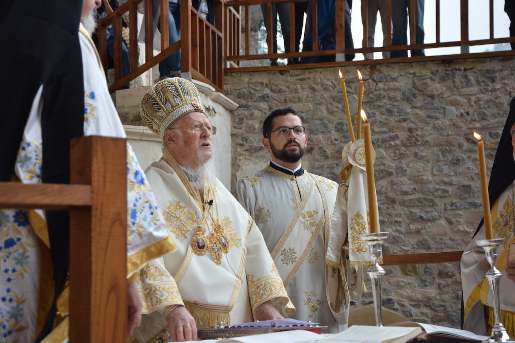 Ο Πατριάρχης στην ιστορική Μονή της Παναγίας  Σουμελά του Πόντου: “Η Παναία λειτουργά, τα σήμαντρα χτυπούνε”