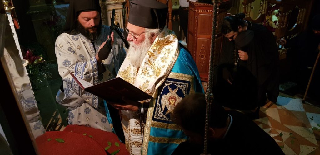 Ο Μητροπολίτης Κερκύρας προσεύχεται για τις πυρκαγιές