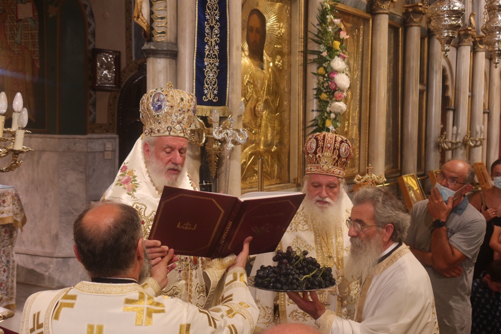 Δισαρχιερατική Θεία Λειτουργία στο Ναό της Μεταμορφώσεως