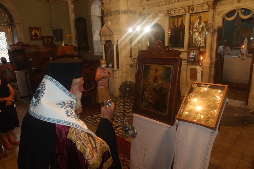 Στην Πέτρα Ερμουπόλεως ο Μητροπολίτης Σύρου