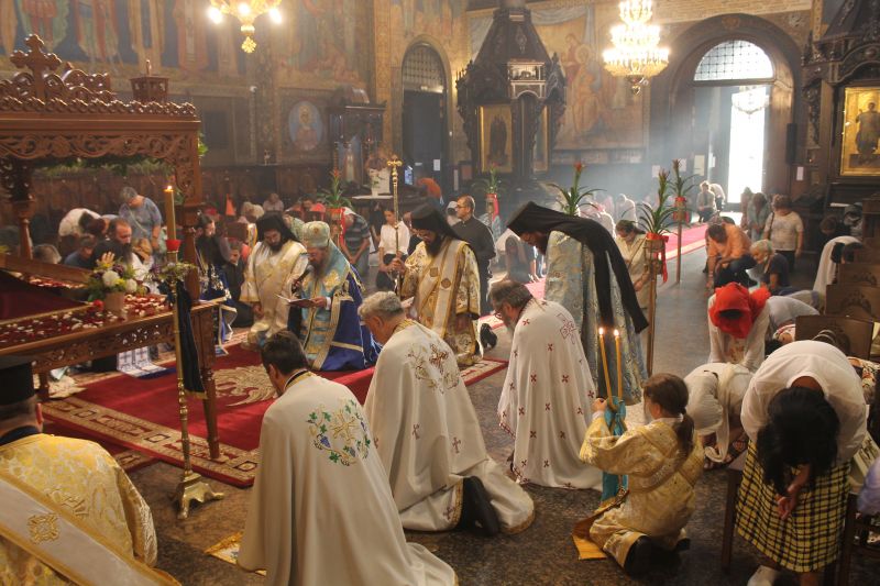 Съборно вечерно богослужение в чест на Божията Майка