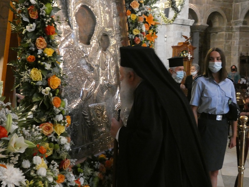 Πάρος: Πανηγυρικός Εσπερινός στην Παναγία Εκατονταπυλιανή