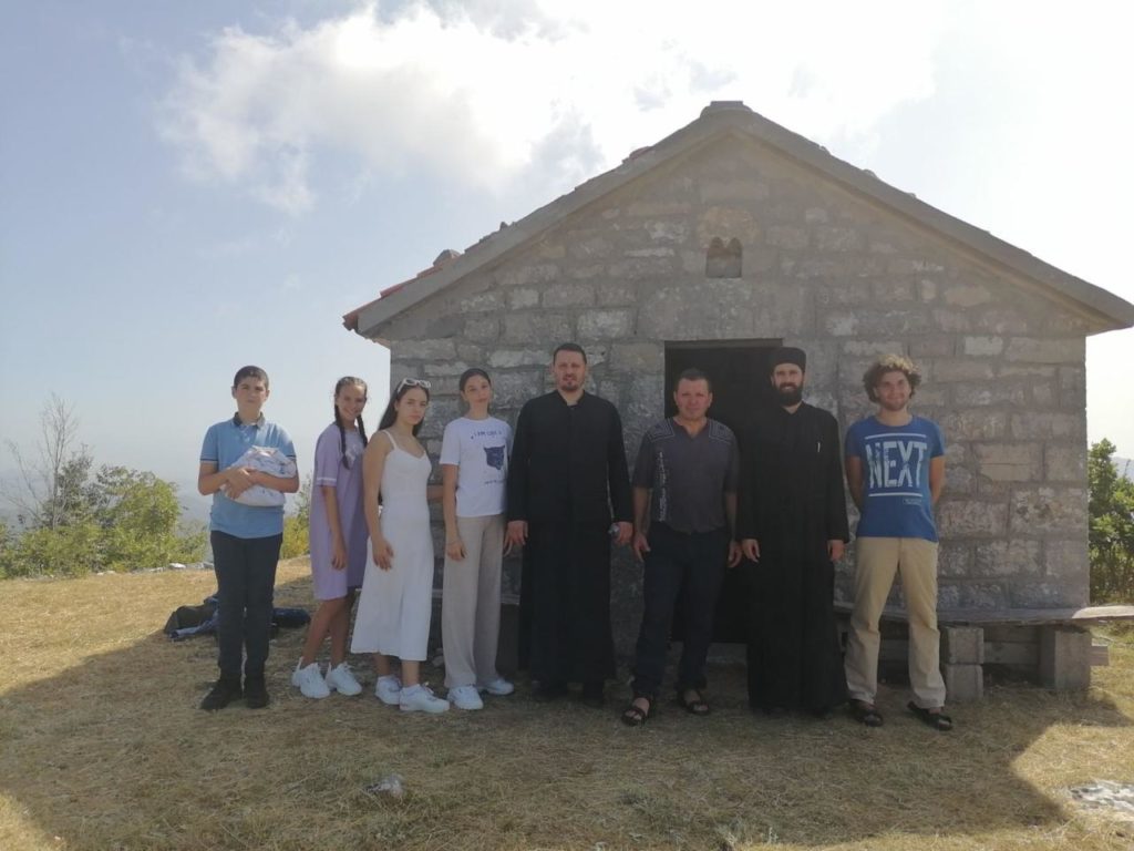 Света литургија на Илином брду у Црмници