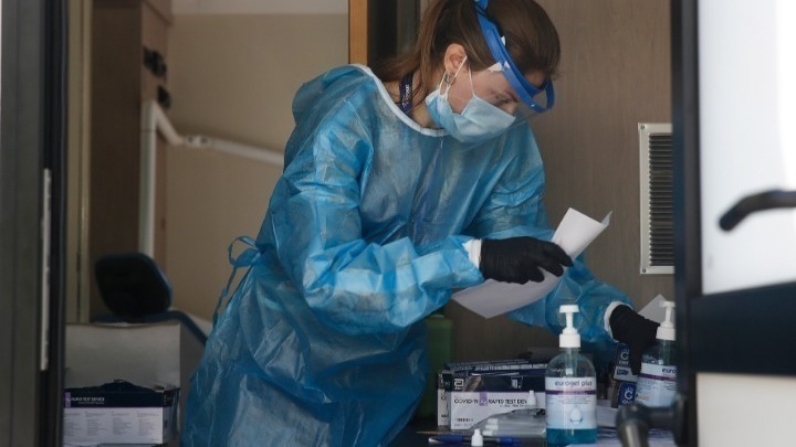 Kορωνοϊός-Ελλάδα: 3.625 κρούσματα, 296 διασωληνωμένοι, 30 θάνατοι