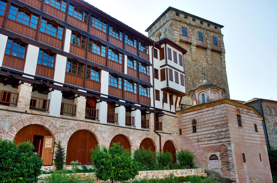 Οι Σέρβοι ενέκριναν Νομοσχέδιο για τη Μονή Χιλανδαρίου