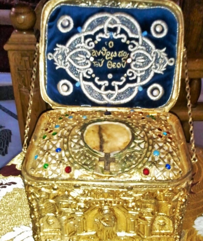 Με σκοπό την κατάπαυση του πυρός και με λείψανα Αγίων οι ακολουθίες