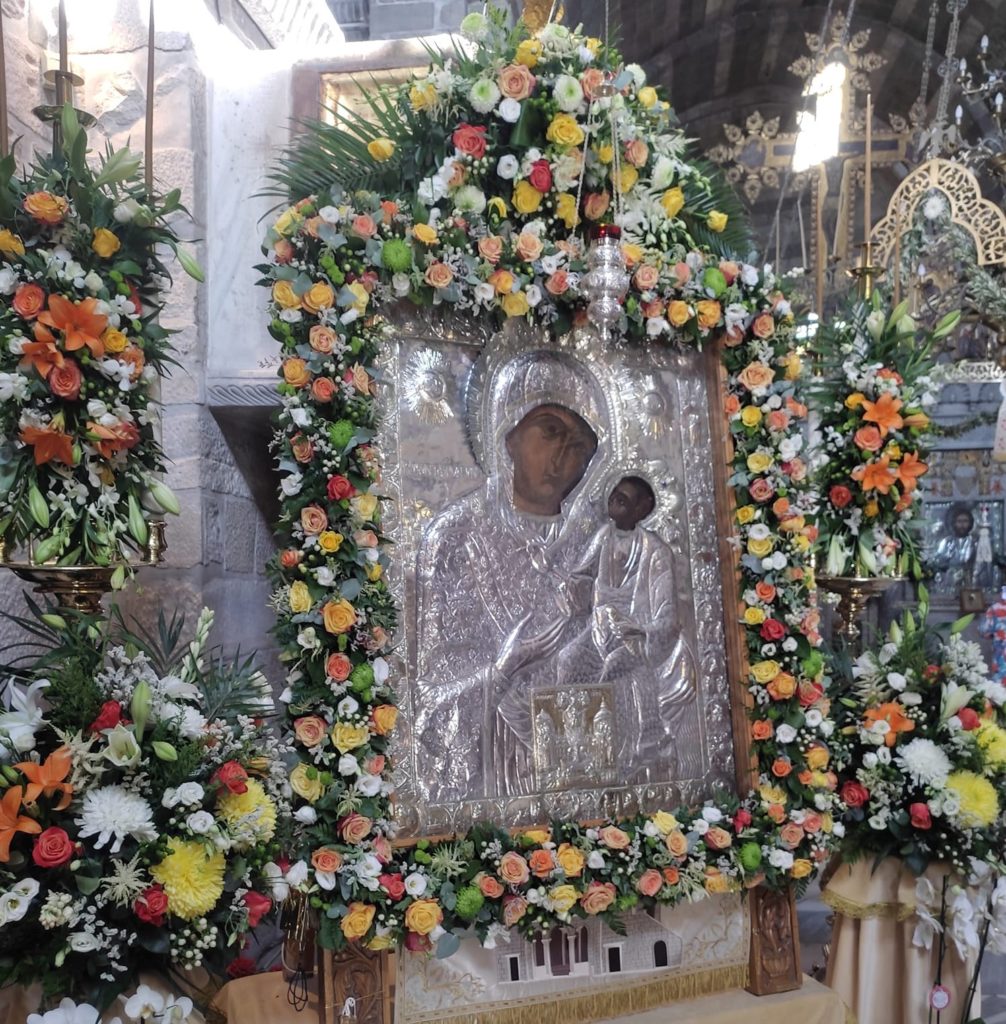 Η επιστροφή της Παναγίας Εκατονταπυλιανής στο τέμπλο του Ναού