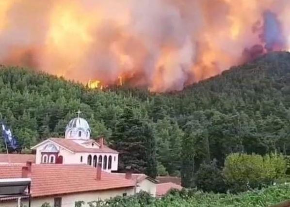 Συνεχίζονται οι άνισες μάχες με τις φλόγες – Σώθηκε η Μονή του Οσίου Δαυίδ στην Εύβοια – Απομακρύνεται από τον αρχαιολογικό στην Αρχαία Ολυμπία