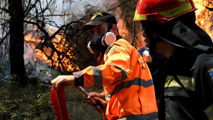 Φωτιά στη Ρόδο: Χωρίς ηλεκτρικό ρεύμα μεγάλο μέρος του νησιού