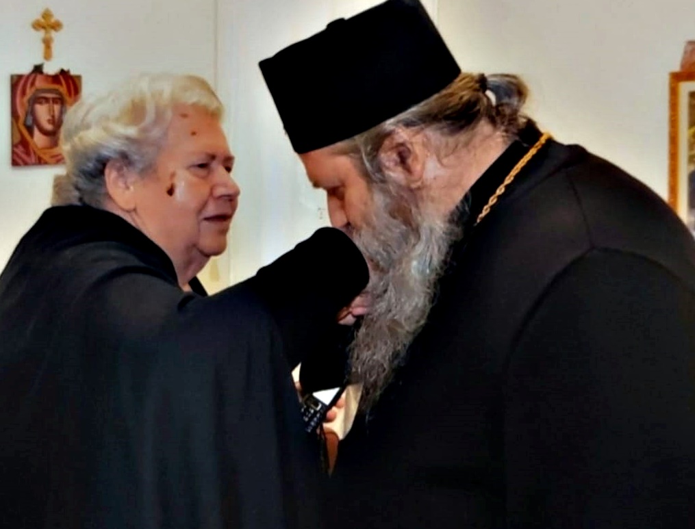 Μέσα στη λαίλαπα και το θαύμα δεν ξέχασαν τη “μητέρα”