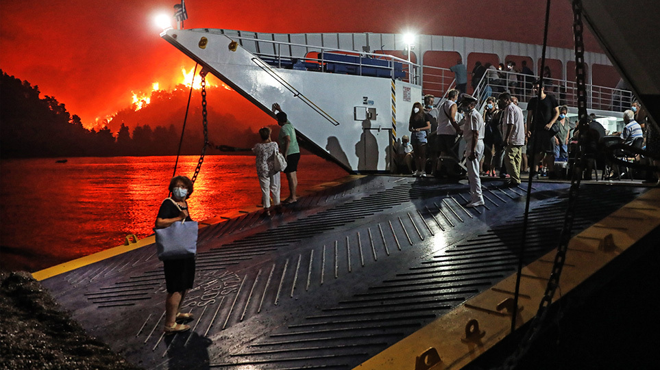 Η Εκκλησία για άλλη μία φορά μπροστά: Παγκόσμια κινητοποίηση και έρανοι για την άμεση στήριξη των πυρόπληκτων