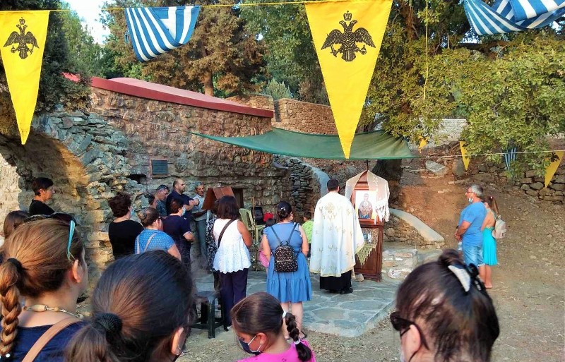 Παράκληση στο ιστορικό εκκλησάκι της Παναγίας Γουρλωμάτας