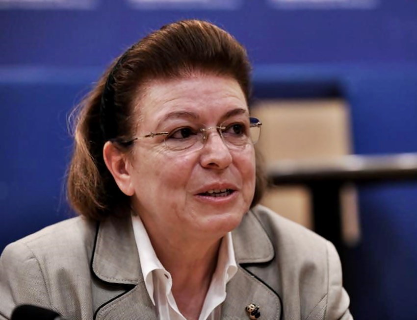 Η Μενδώνη “ραπίζει” τους Βρετανούς για τα Γλυπτά