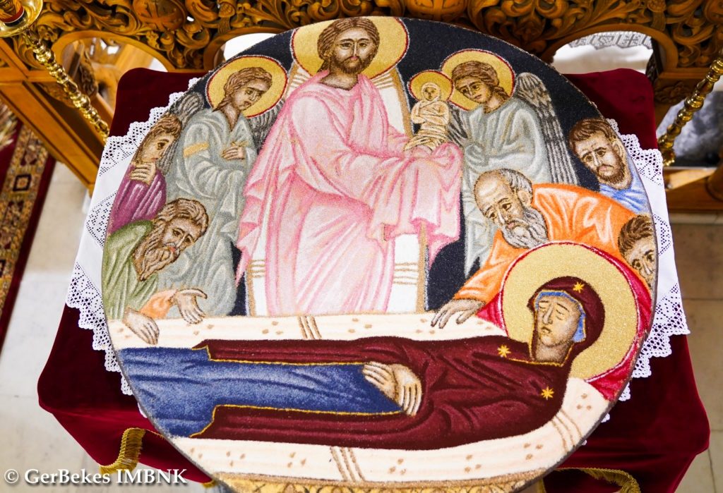 Η Ελλάδα στα χρώματα της Παναγίας Μητέρας (ΡΕΠΟΡΤΑΖ)