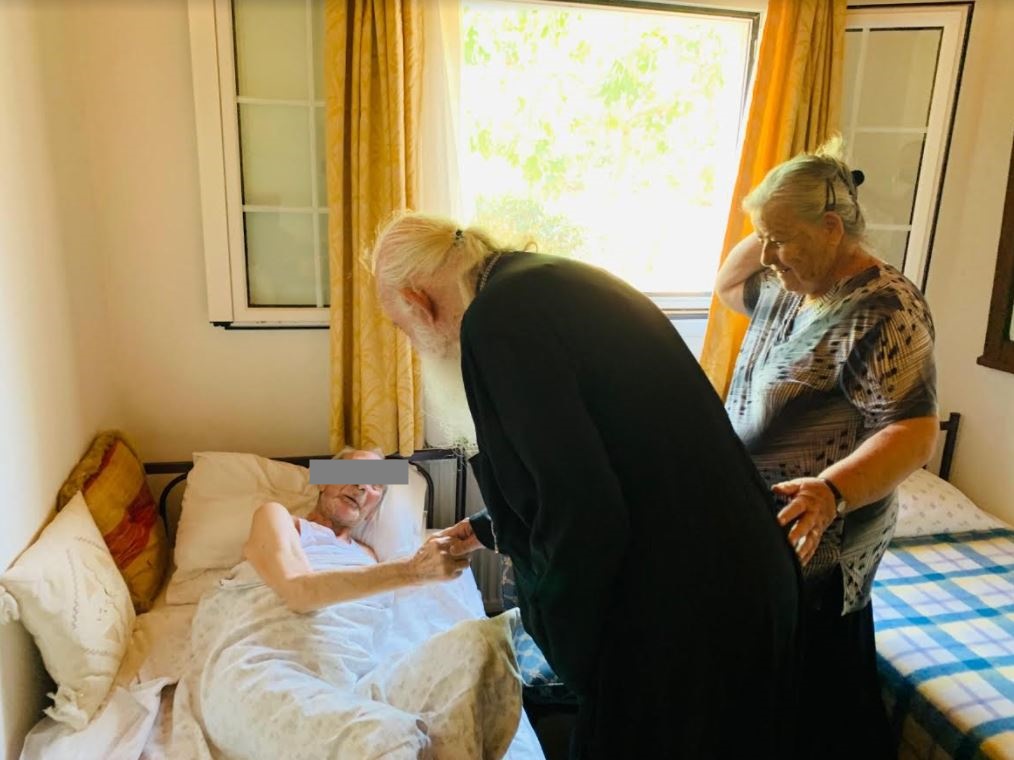 Κοντά στους συνανθρώπους που εγκατέλειψαν τα σπίτια τους