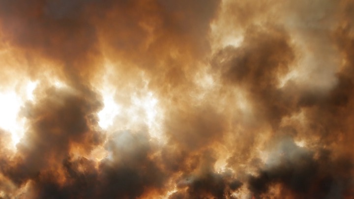 Η φωτιά έχει περάσει συνολικά πέντε φορές την εθνική οδό