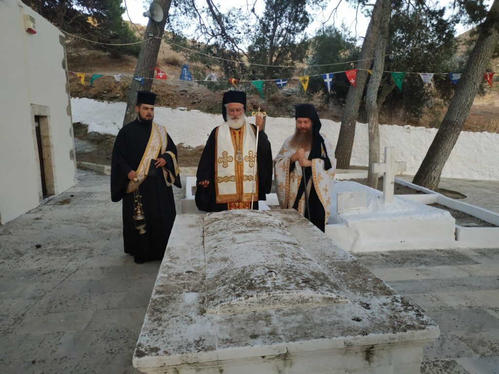 Τρισάγιο επί του τάφου του Επισκόπου Αρκαδίας στη Μονή Βιάννου