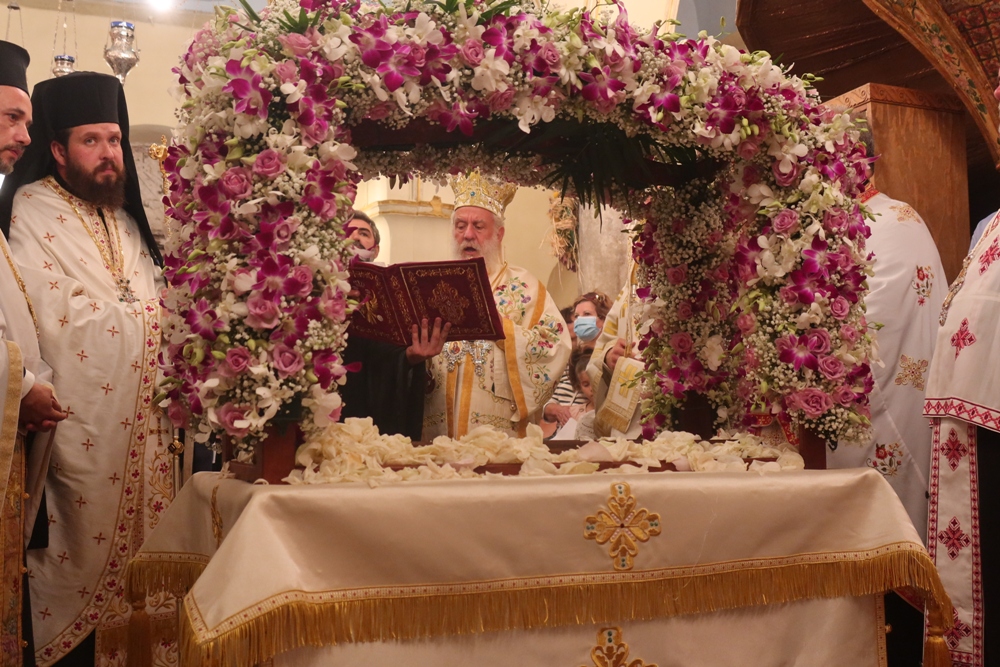 Οι Μυκόνιοι τιμούν την προστάτιδά τους Παναγία Τουρλιανή