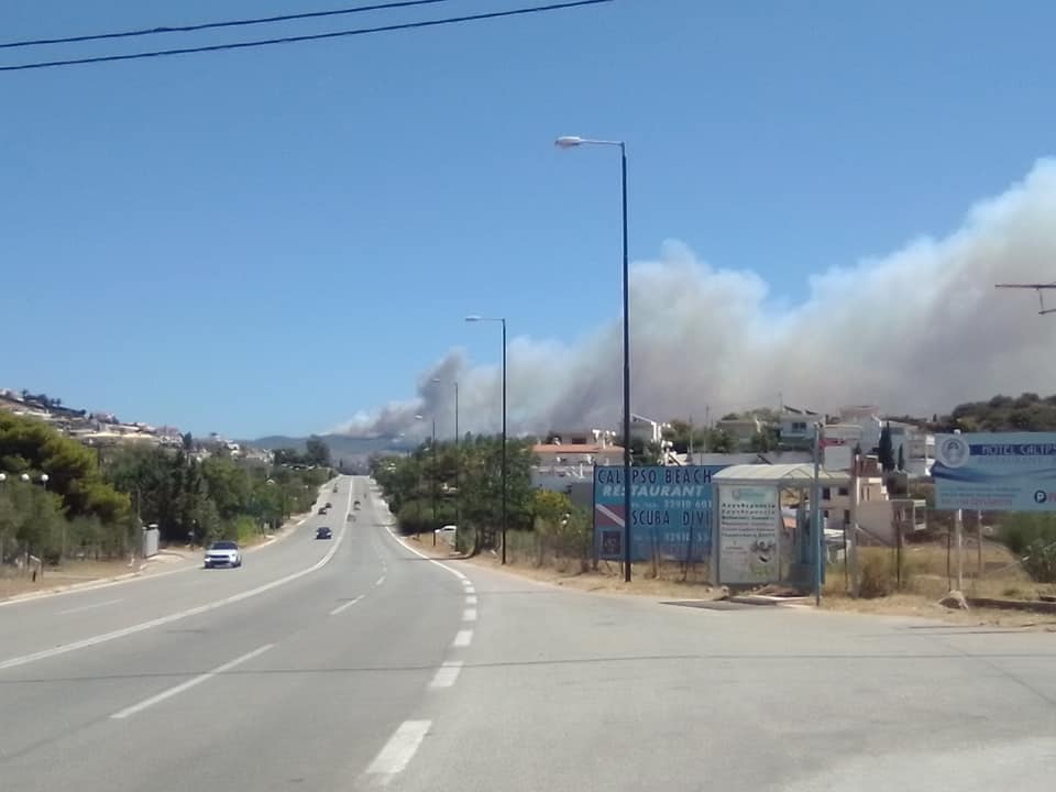 Σε εξέλιξη το πύρινο μέτωπο στην Κερατέα (ΦΩΤΟ+ΒΙΝΤΕΟ)