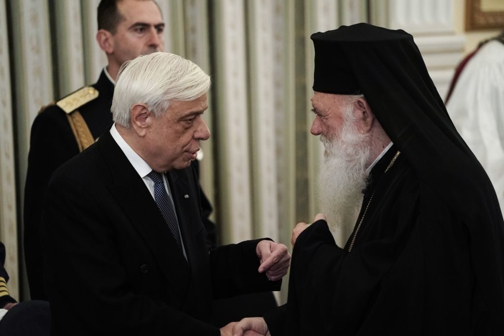 Αρχιεπίσκοπος-Παυλόπουλος τιμούν τον Σαλώνων Ησαΐα