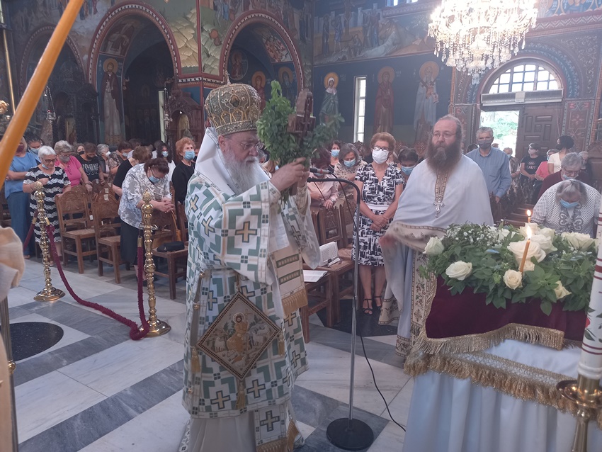 Κορίνθου: “Με τον Σταυρό νικάμε τον θάνατο”