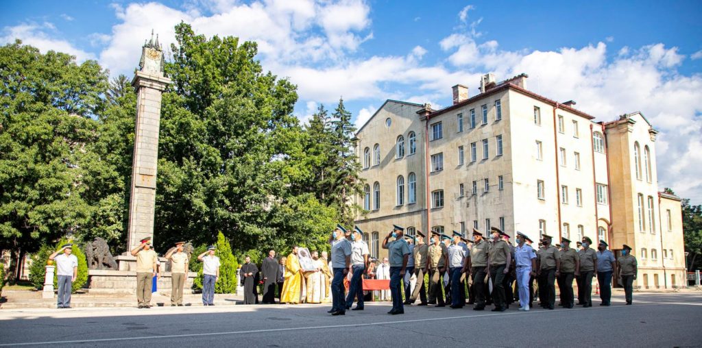 Военната академия в София започна учебната година със св. Литургия и водосвет