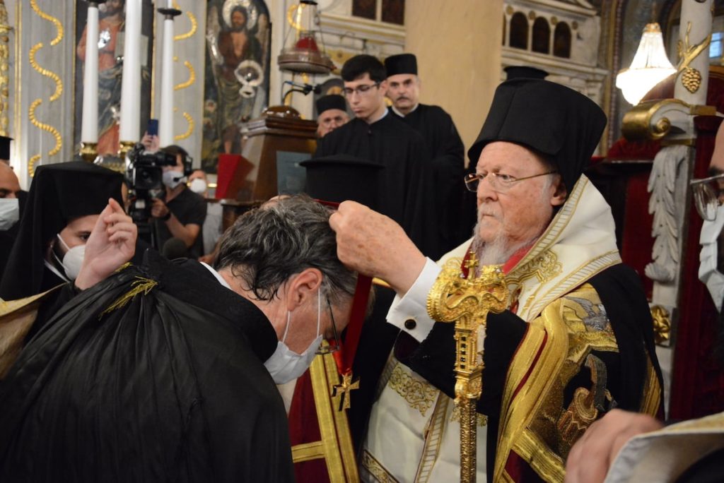 Η χειροθεσία Τσιόδρα σε Άρχοντα Οφφικιάλιο της Μ.τ.Χ.Ε.