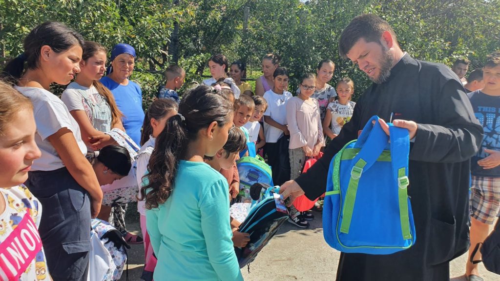 Επισκοπή Χουσίου: Σχολικά είδη για παιδιά ευάλωτων οικογενειών